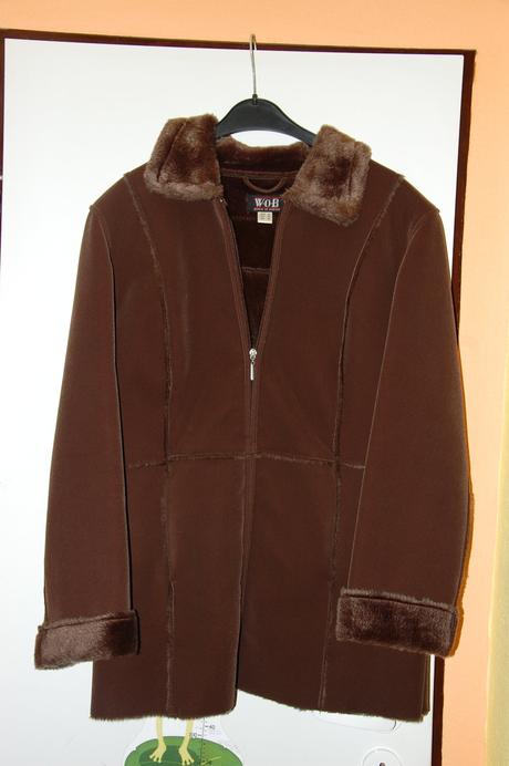 Hnedý kabátik, 42