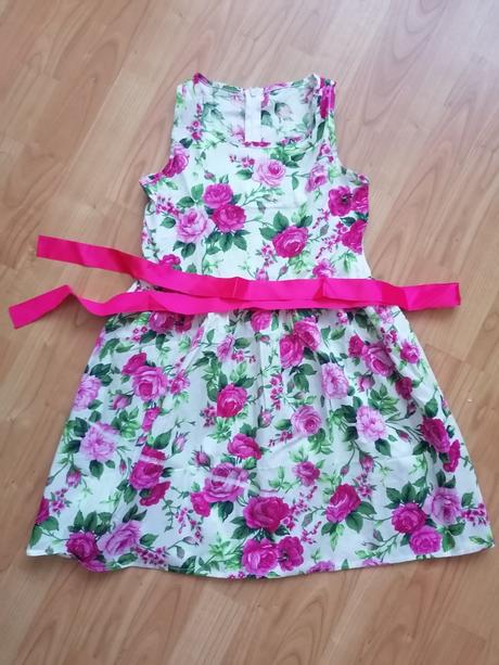 Kvetinové šaty, 134 / 140