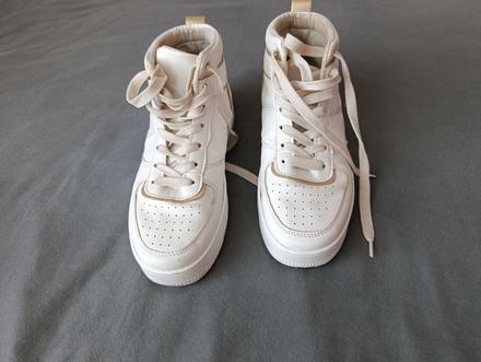 Tenisky vyššie, 37