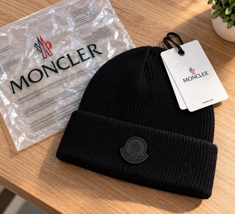 Moncler nová čiapka s visačkou,