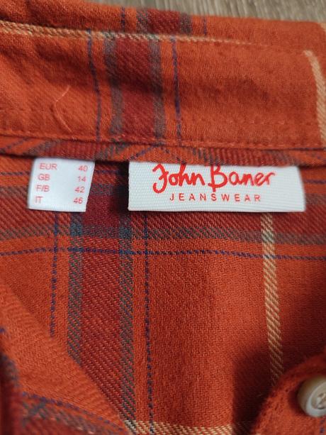 Kárované šaty, 40