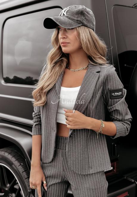 Športovo-elegantný kostým, s