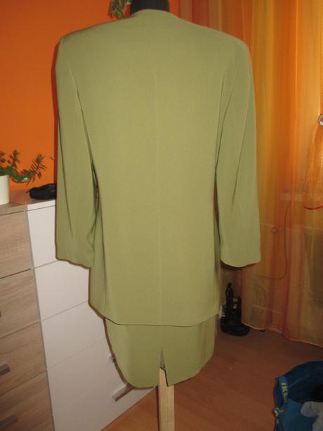 Značkový kostýmček, l