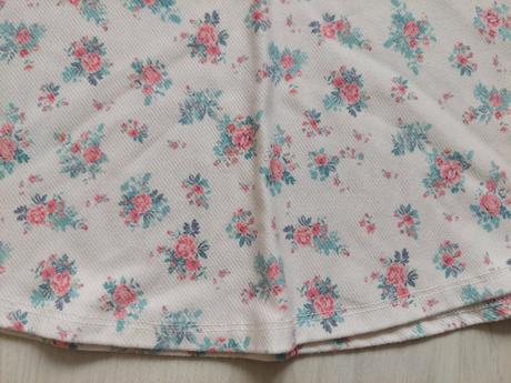 Kvetovaná sukňa m/l, bershka,m