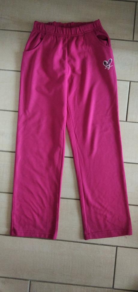 Ružové tepláky, 140