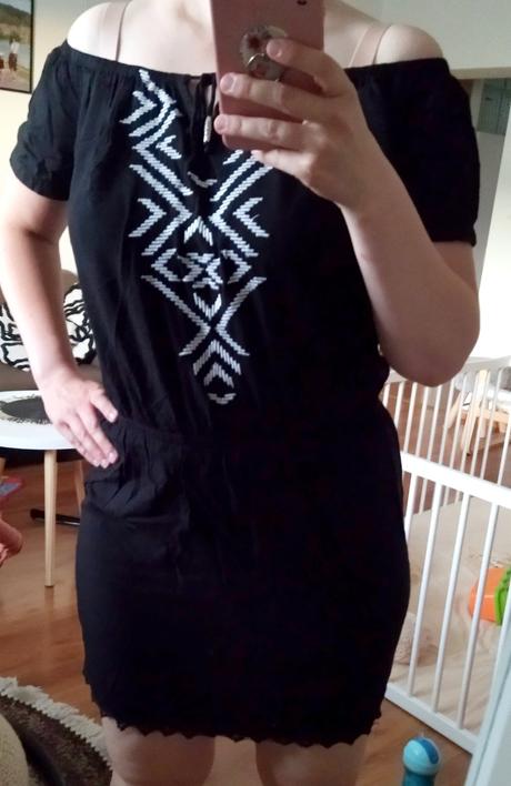 Šaty s odhalenými ramenami, m