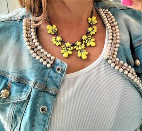 Žltý náhrdelník,