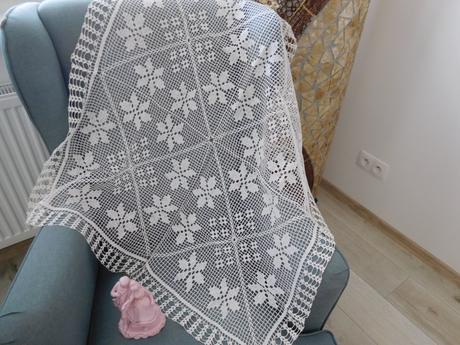 Štvorec háčkovaný biely, 