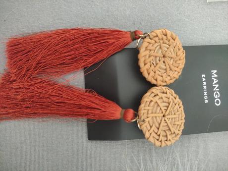 Rôzne náušnice, mango