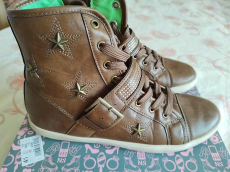 Tenisky s vysokým členkom, 41