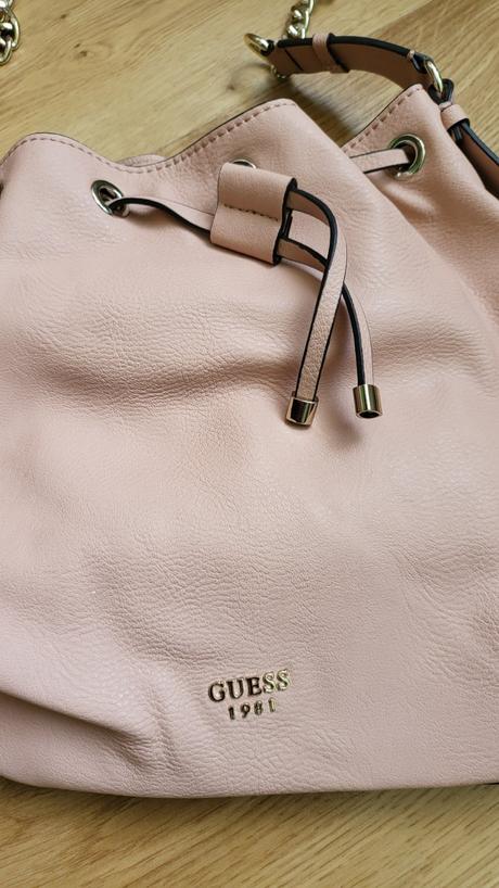 Kabelka guess, guess