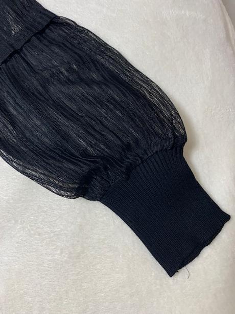 Krásny svetrík s tylovými rukávmi, l / m