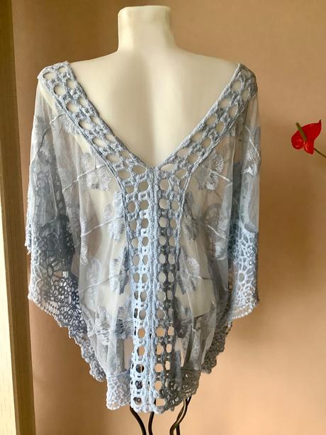 Krasny krajkovy top, 