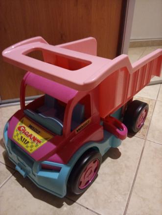 Nákladné auto s vyklápačkou,