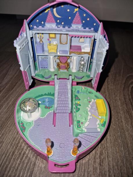 Polly pocket svietiaci starlight castle,