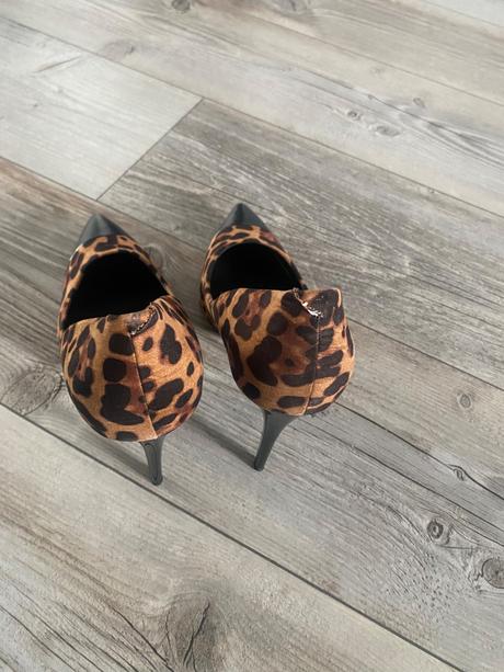 Nenosené lodičky, 38