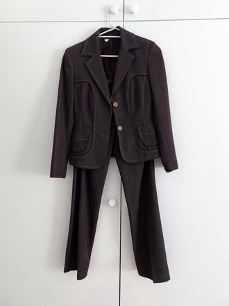 Nohavicovy kostym, 36