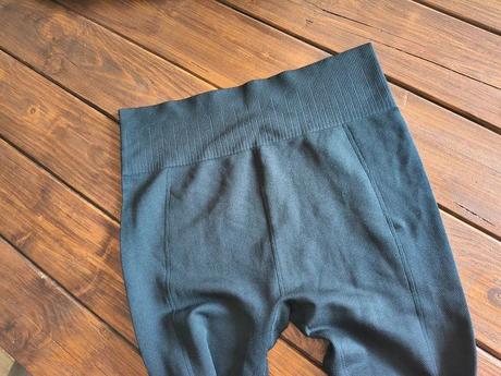 Work out čierne jednoduché športové legíny m-l, m