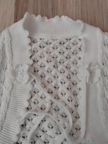 Biely bolerkový svetrík, 98