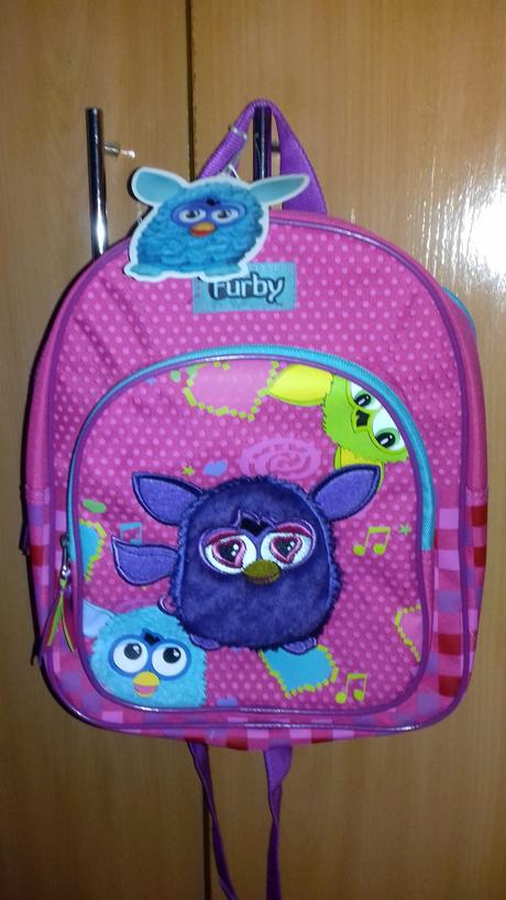 Ruksak furby, 