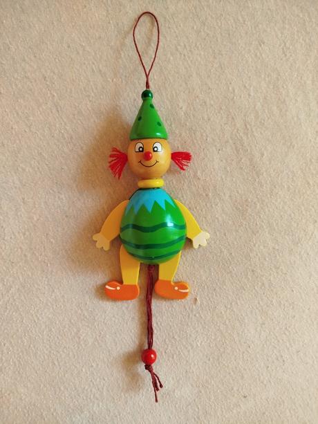 Drevený šašo na zavesie, 