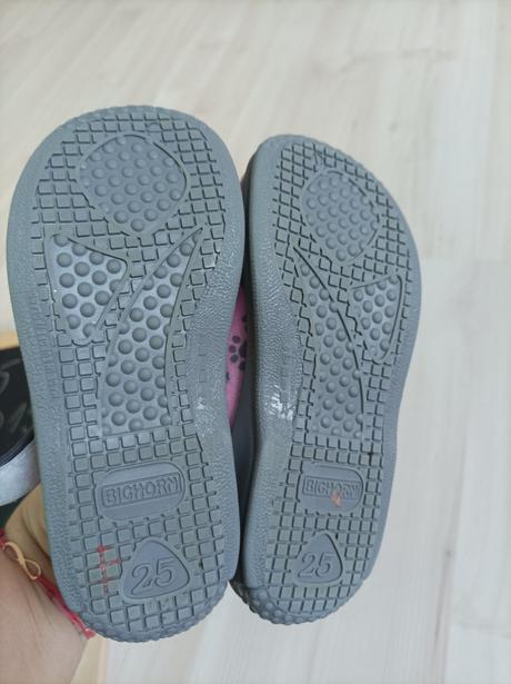 Papuče, prezuvky, 25