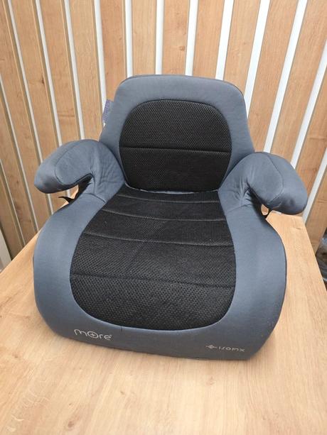 Podsedák s isofixom, 