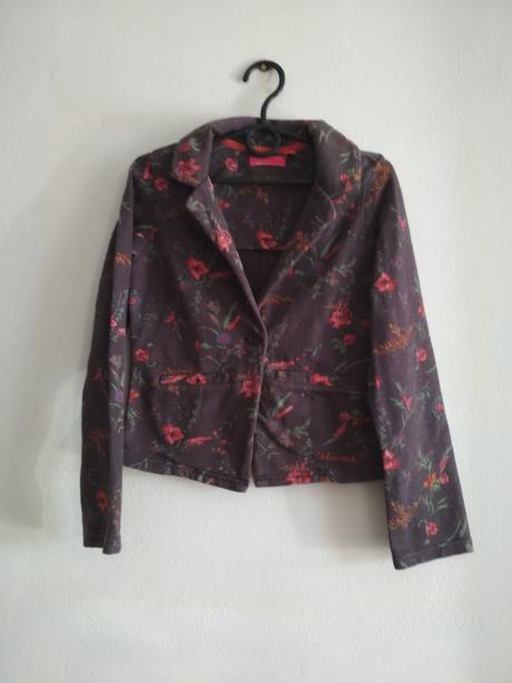 Dievčenské sako, 122