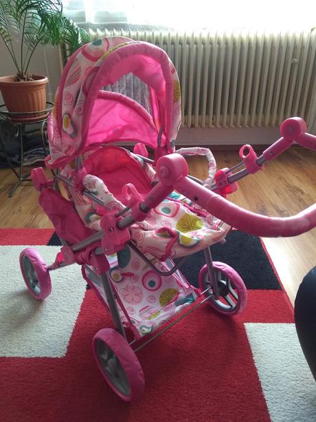 Kočiar pre bábiky,
