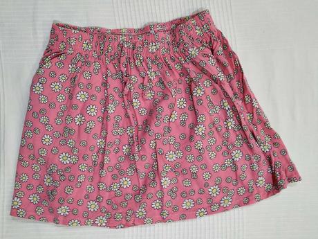 Ružová sukňa s kvetmi, 134