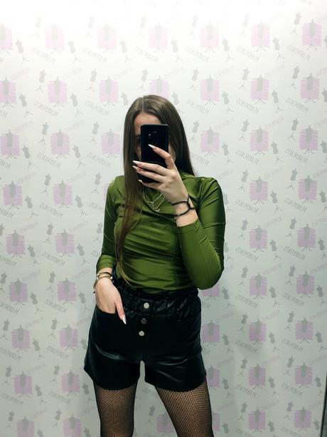 Koženkové kraťasy s, s