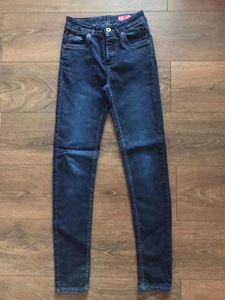 Dievčenské rifle, takko,152