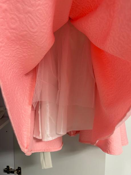 Dievčenské šaty, 134