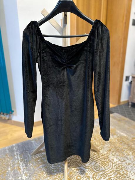 Malé čierne šaty, sinsay,l