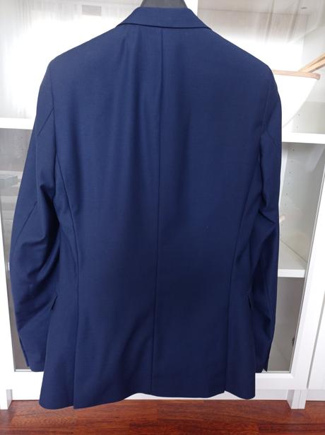 Oblek tmavomodrý, 182