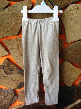 Šedé legínky, 104