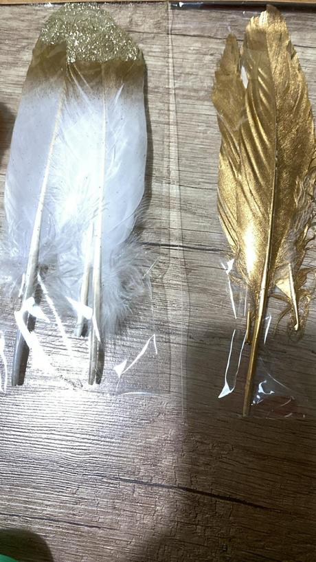 Dekorácia zlaté pierka a vtáčik, 