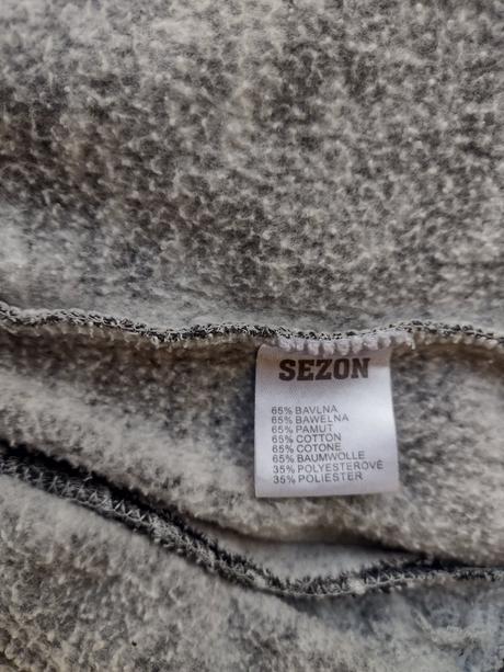 Sivá mikina s kapucňou, 146