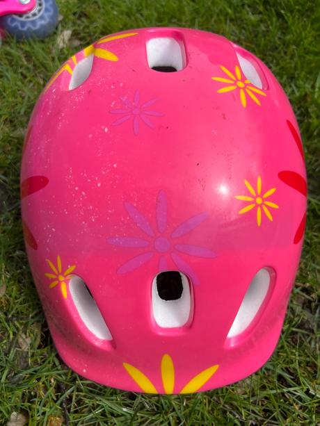 Set korčule na kolieska a prilba v batohu, 28