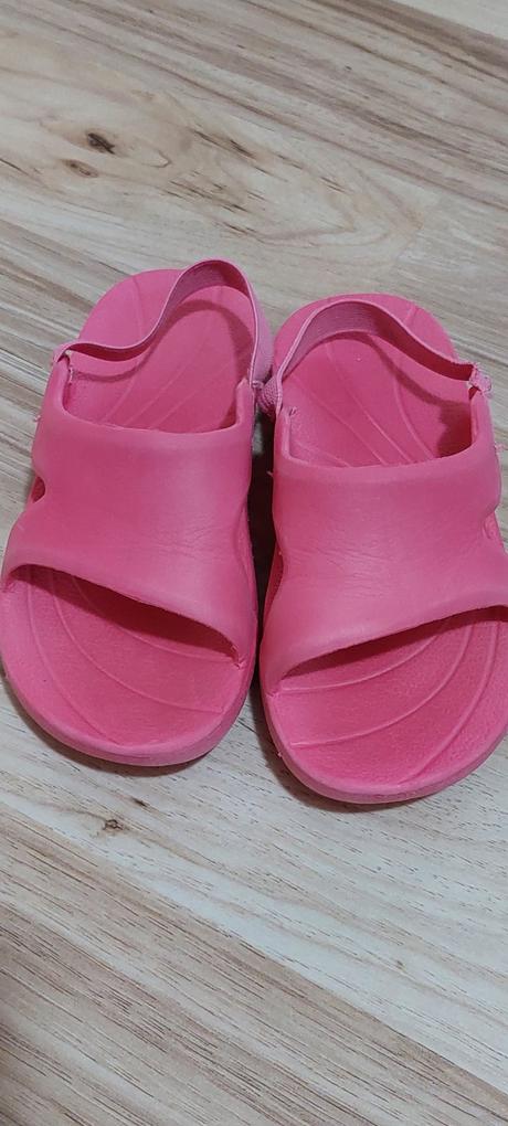 Sandále s gumičkou v.27, tesco,27