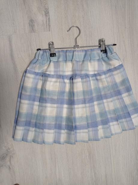 Plysovana sukňa ako nová, 134