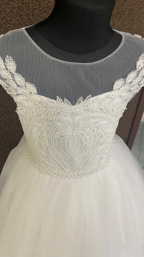 Šaty na prijimanie, 140