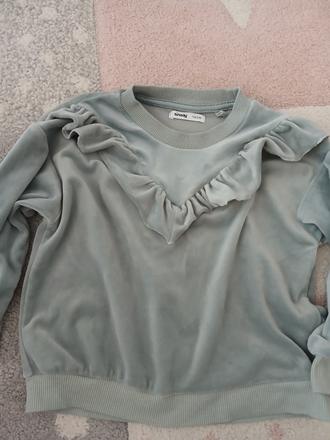 Zamatová mikinka s volanom super stav, sinsay,122