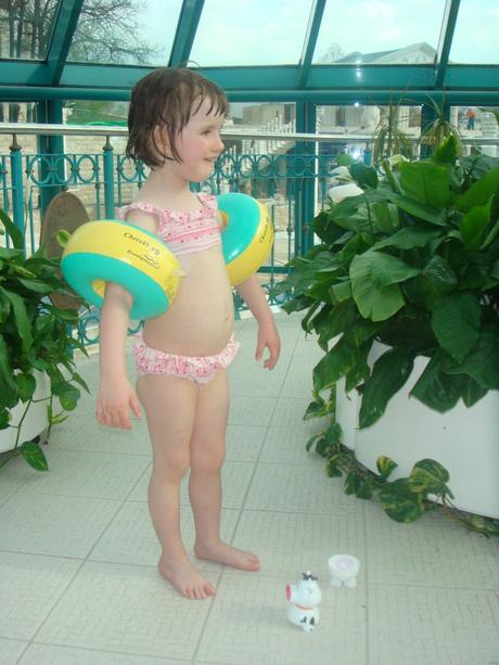 Dvojdielne dievcenske plavky velkost 92 na 2 roky, 92