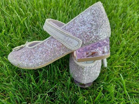 Svietiace balerínky elza, 28