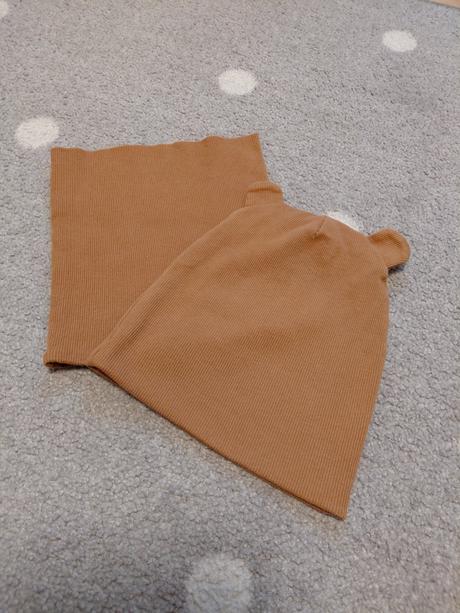 Čiapka a nákrčník, 98