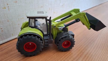 Traktor farmer siku,