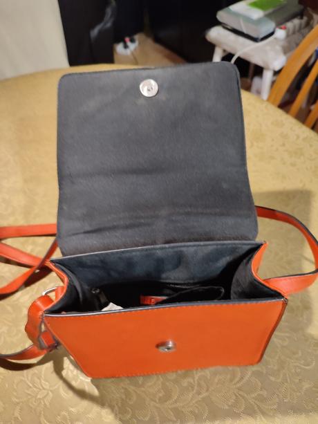 Kabelka oranžová, reserved