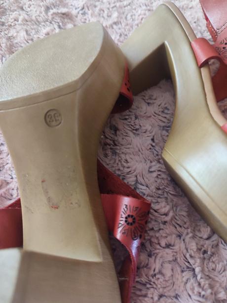 Kožené sandálky, 39