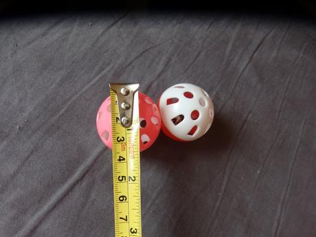 2 ks guličky na hranie pre mačku,